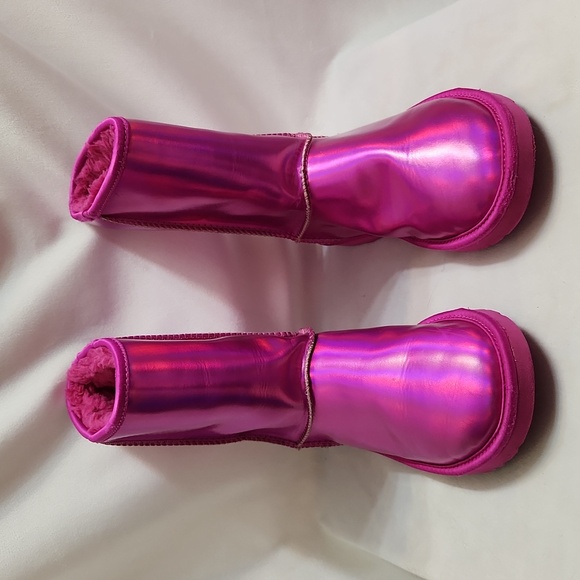 UGG Classic Short Iridescent Fuchsia Cozy Boots (W Size 6) - Picture 3 of 10